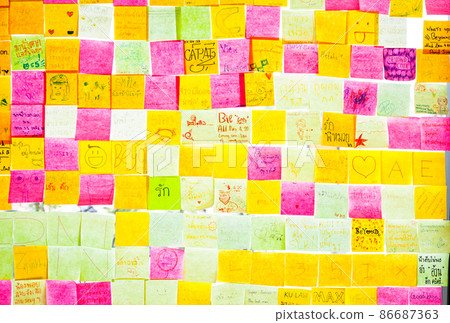 Short message on notepaper grunge background 86687363