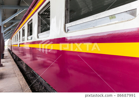 Side view of the railway 86687991