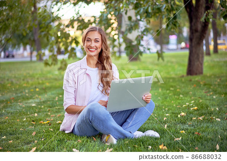 Caucasian businesswoman outdoor Caucasian businesswoman outdoor 86688032