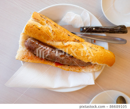 Hot sandwich with Longaniza sausage with sauce Hot sandwich with Longaniza sausage with sauce 86689105