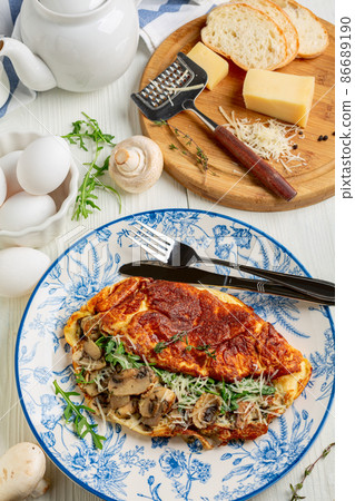 Omelet with mushrooms. Healthy breakfast. 86689190