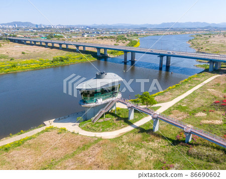 Naju Bridge Observatory and Yeongsan River 86690602