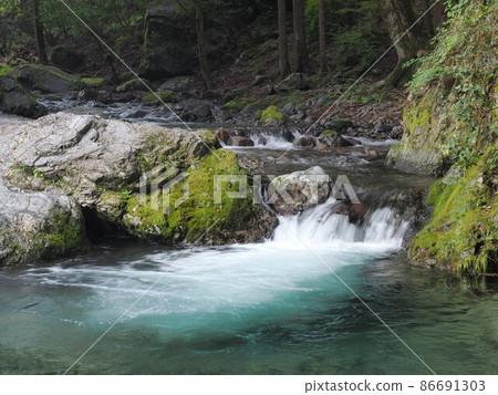 Mountain stream 86691303
