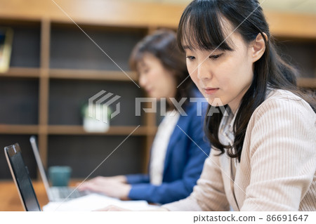 辦公室業務現場 辦公室業務現場 86691647