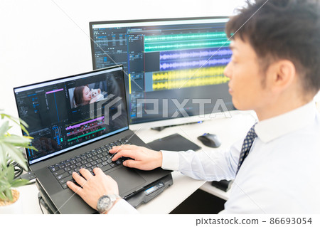 Video / Video Creator Male Laptop Video Production 86693054