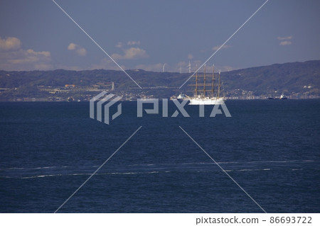 The sailing ship "Kaiwo Maru" sailing in the Akashi Strait 86693722