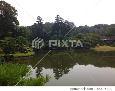 Around Hikone Castle Genkyuen Garden Moat Around Hikone Castle Genkyuen Garden Moat 86693790