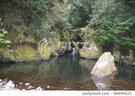 Children's waterfall 86694021