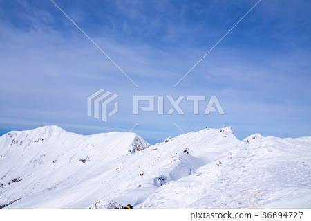 谷川岳白雪覆蓋的山脊線 谷川岳白雪覆蓋的山脊線 86694727
