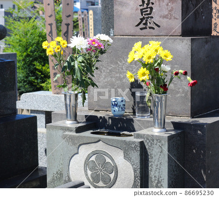 日本人墳墓 彼岸盂蘭盆祭拜祖先葬禮葬禮 日本人墳墓 彼岸盂蘭盆祭拜祖先葬禮葬禮 86695230