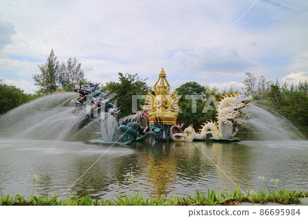 Thailand's famous scenic spot, the ancient city of 76, there are golden statues in the pond and mascot statues that spray water Thailand's famous scenic spot, the ancient city of 76, there are golden statues in the pond and mascot statues that spray water 86695984