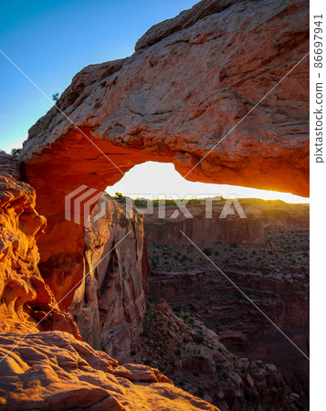 Sunrise at Mesa Arch, Canyonlands National Park, Utah, USA 86697941