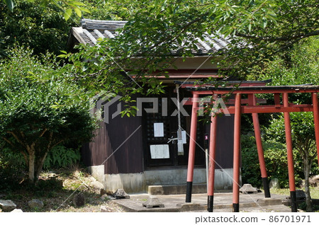 Located near the graveyard of Sir Kojima Takanori, Shirase Inari in the 13 views of Sakoshi Funaokaen, Ako City, Hyogo Prefecture. 86701971