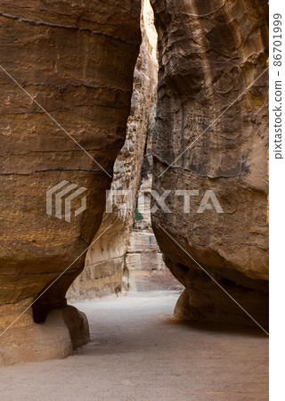 The Siq, a sandstone canyon in Petra, Jordan 86701999