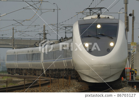 北陸本線加賀-笠間-三河JR西681系列T06+T17編隊（金澤）雷鳥 86703127