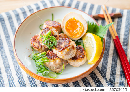 鴨肉煮雞蛋雞肉餃子 86703425