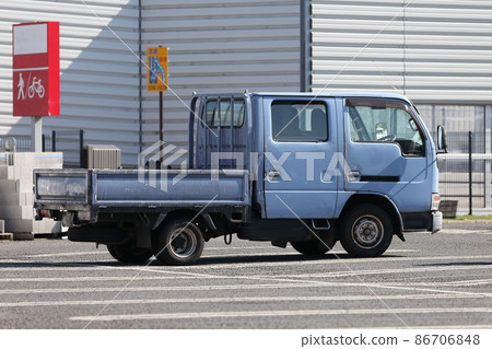 Double cab truck image 86706848