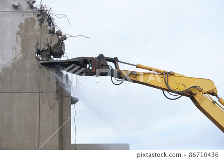 拆除破舊公共建築的重型設備 86710436