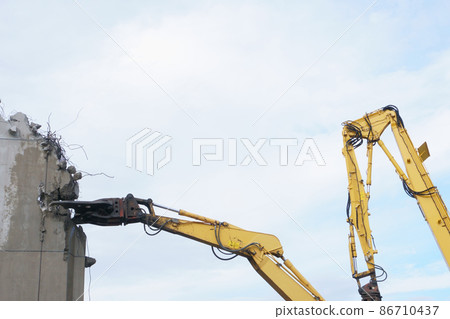 Heavy equipment for dismantling dilapidated public buildings Heavy equipment for dismantling dilapidated public buildings 86710437