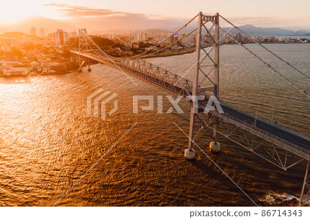 The sunset at the Herlicio Luz Bridge. Bridge in Florianopolis The sunset at the Herlicio Luz Bridge. Bridge in Florianopolis 86714343