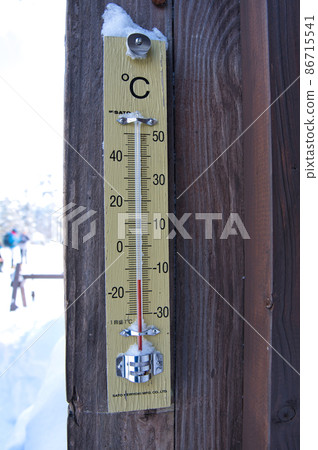 冰點以下-15℃的極寒冬季山溫計 冰點以下-15℃的極寒冬季山溫計 86715541