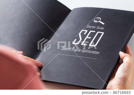 Text " Starter Guide SEO Search Engine Optimization" on page of black book. 86716683