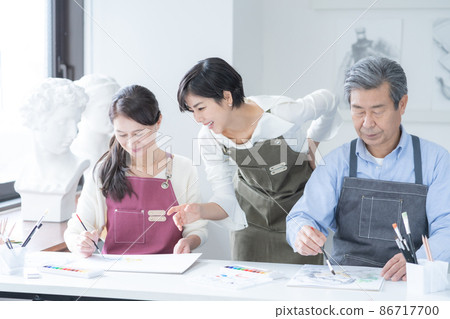 Senior male and female instructors attending a watercolor painting class at a culture school 86717700