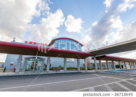 Kitaakita City, Akita Prefecture, Odate Noshiro Airport in fine weather 86718649