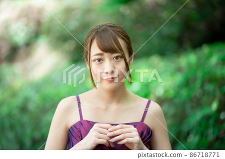 young woman      86718771