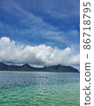 翡翠綠色的海洋和天空 86718795