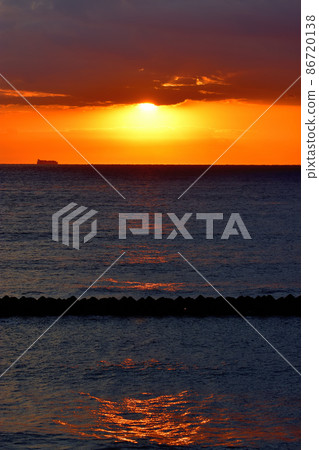 Sunrise and sunrise in Toshima seen from Kawazu Sunrise and sunrise in Toshima seen from Kawazu 86720138