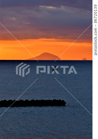 Sunrise and sunrise in Toshima seen from Kawazu 86720139