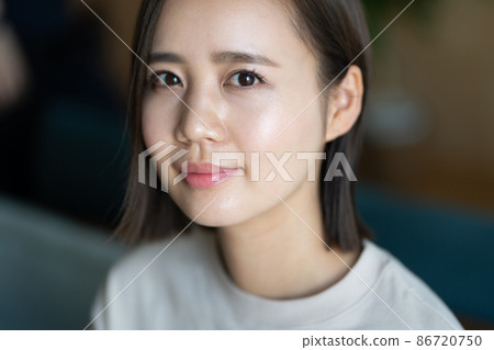 20多歲的女性，皮膚很漂亮 86720750