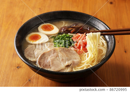 Hakata Tonkotsu Ramen 86720995
