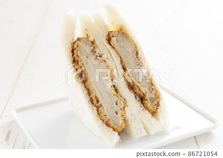 Delicious chicken cutlet sandwich 86721054