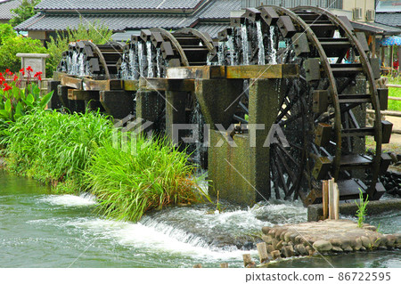 Japan's oldest triple water wheel as a working water wheel 86722595