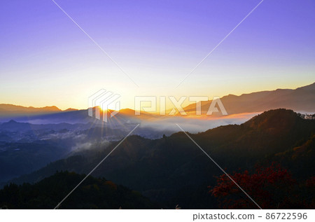View of the land of Tenson Korin covered with a sea of clouds from Kunimigaoka View of the land of Tenson Korin covered with a sea of clouds from Kunimigaoka 86722596