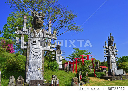 Takanabe Daishi, a group of giant stone statues of Mt. 86722612