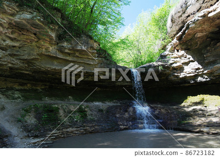 Gipsy hole waterfall atthe Saharna, Moldova Gipsy hole waterfall atthe Saharna, Moldova 86723182