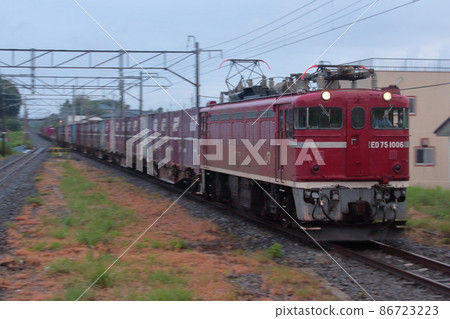 A freight train towed by EF75-1006 running on the Joban Line at dusk_2009/8/30 A freight train towed by EF75-1006 running on the Joban Line at dusk_2009/8/30 86723223
