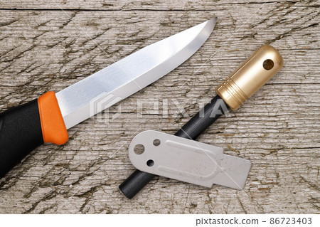 Fire starter and knife Fire starter and knife 86723403