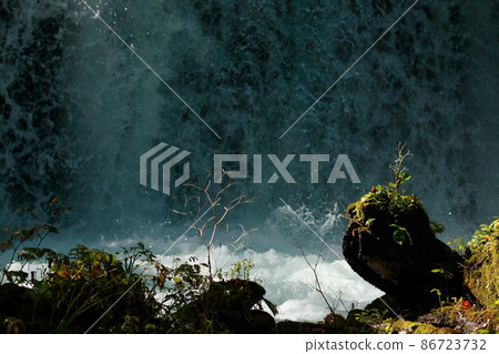 Oirase Choshi Otaki Splashes flowing down the waterfall basin Oirase Choshi Otaki Splashes flowing down the waterfall basin 86723732