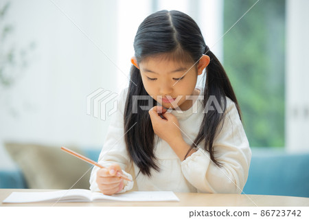 一年級女生學習 86723742