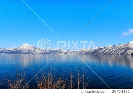 冬天的北海道千歲市、支笏湖和江庭山[1月] 86724351