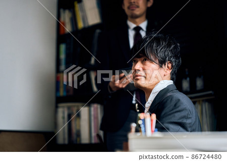 President and male secretary President and male secretary 86724480