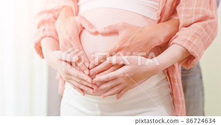 asian pregnant couple feel love 86724634