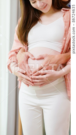 asian pregnant couple feel love 86724635