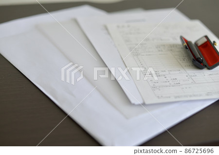 Resume / envelope / seal placed on the desk Resume / envelope / seal placed on the desk 86725696