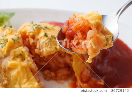 Omelet rice (demi-glace sauce with ketchup sauce) up 86729143