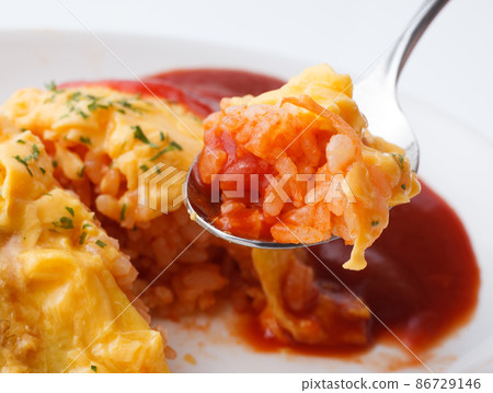 Omelet rice (demi-glace sauce with ketchup sauce) up 86729146